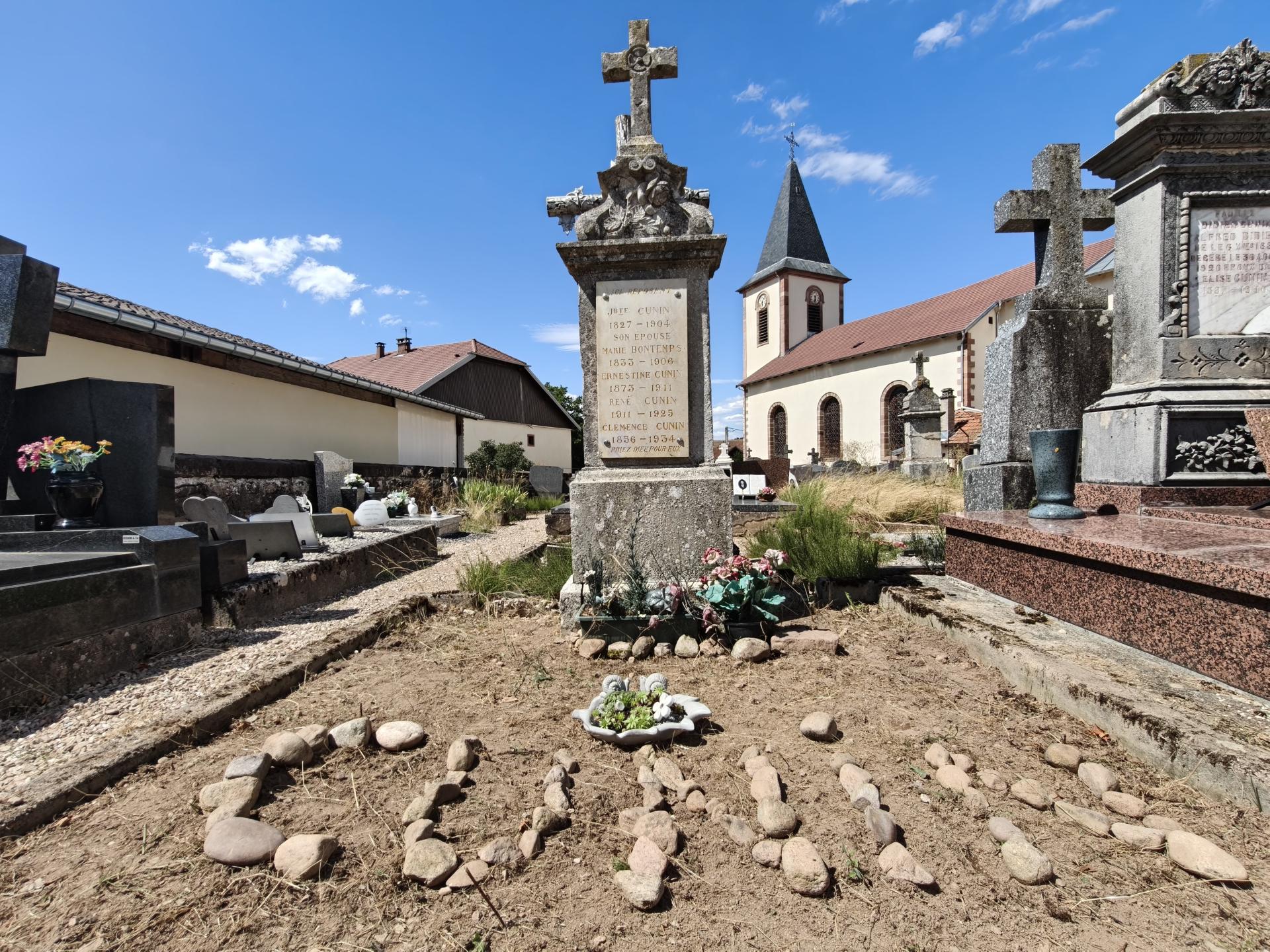Tombe
